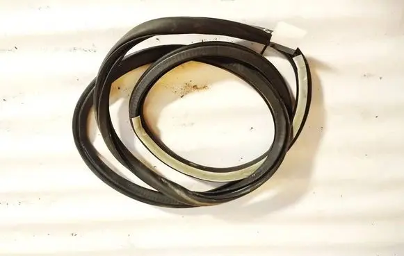 Audi A3 S3 8P Rubber seal rear door 