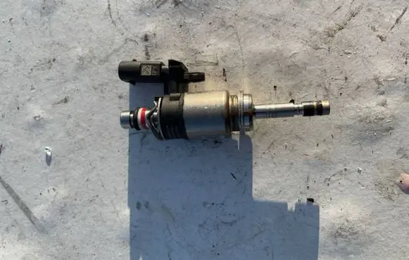 Volkswagen T-Roc Fuel injector 04E906036AD