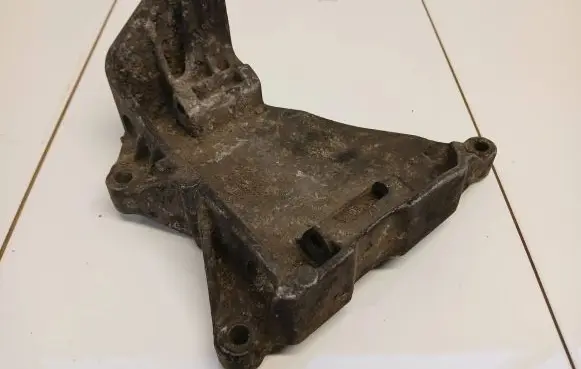 Volkswagen Transporter - Caravelle T5 Engine mounting bracket 070903143C