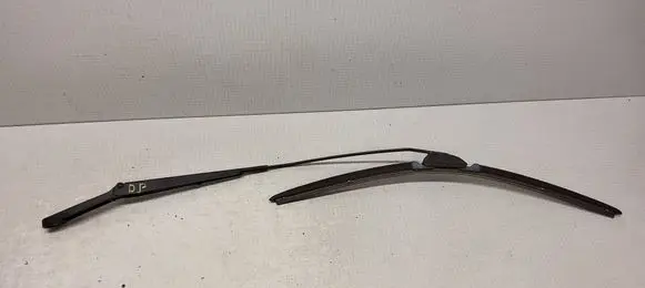 Front wiper blade arm