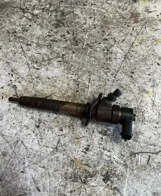Volvo S60 Fuel injector 0445110078
