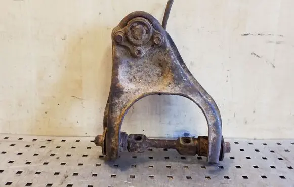 Opel Frontera B Front lower control arm/wishbone