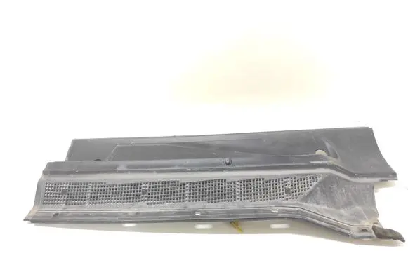 Nissan Armada (WA60) Wiper trim 668117S000