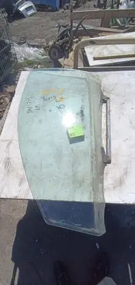 Toyota Yaris Front door window glass four-door 1212123