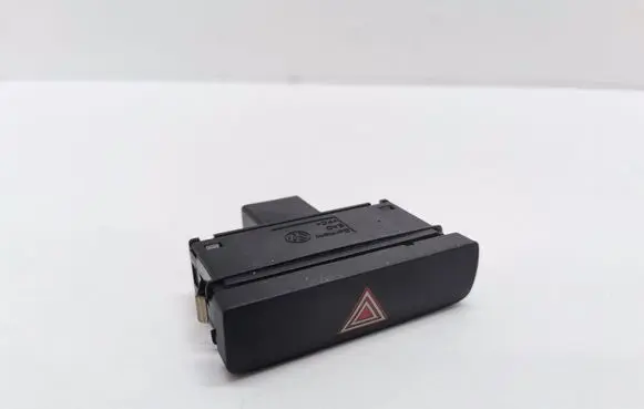 Volkswagen PASSAT B7 Hazard light switch 3AA953509A