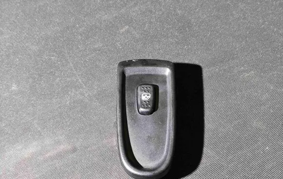 Iveco Daily 35 - 40.10 Electric window control switch 5801304492