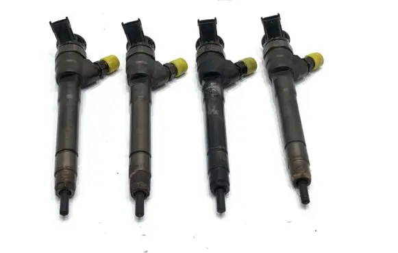 Opel Vivaro Fuel injectors set 0445110546