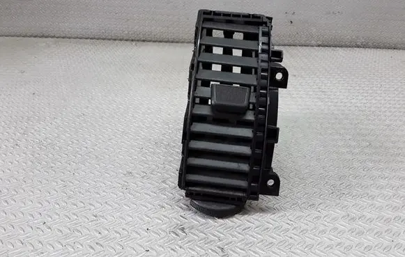 Nissan Note (E11) Dash center air vent grill 687519U00B