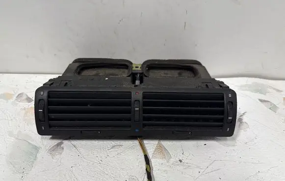 BMW 7 E38 Dash center air vent grill 8390111 8370320