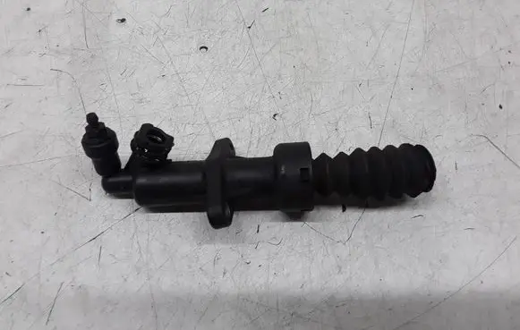 Peugeot 307 Clutch slave cylinder 