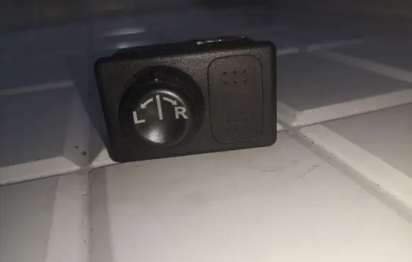 Nissan Primera Wing mirror switch