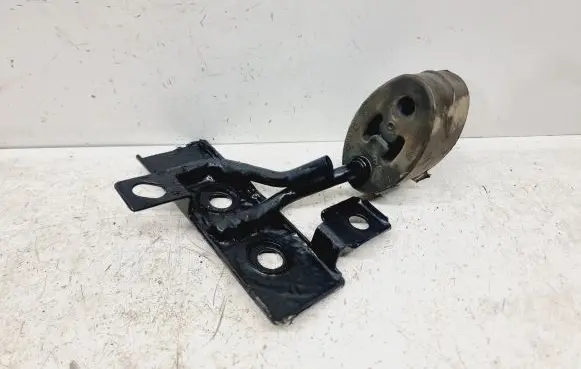 Volvo V40 Cross country Muffler mount bracket/holder 31336771 30748235 9186408