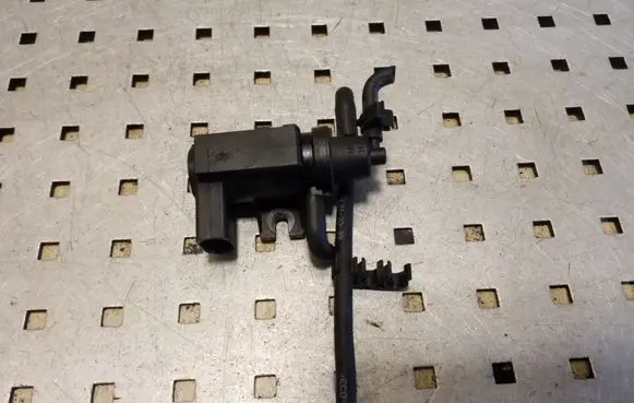 Skoda Octavia Mk1 (1U) Turbo solenoid valve 1K0906627D