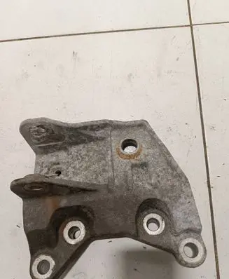 Land Rover Discovery Sport Engine mounting bracket GJ326P096AF