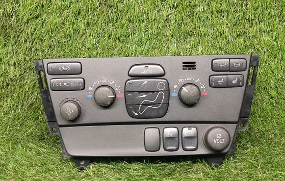 Volvo XC70 Climate control unit 8697140