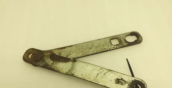 Mitsubishi L200 Tailgate hinge 