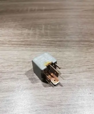 Volkswagen PASSAT B4 Other relay 171906383