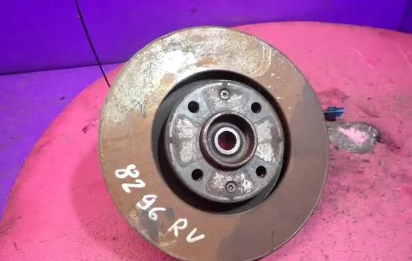 Peugeot 207 CC Front wheel hub spindle knuckle