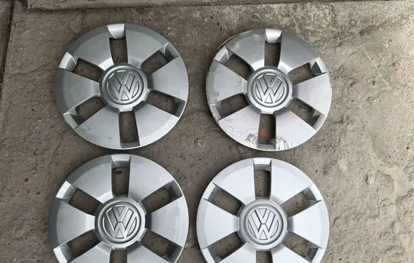 Volkswagen Up R14 wheel hub/cap/trim 1S0601147