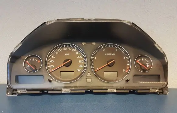 Volvo V70 Speedometer (instrument cluster) 30746102 8602885 69594700T