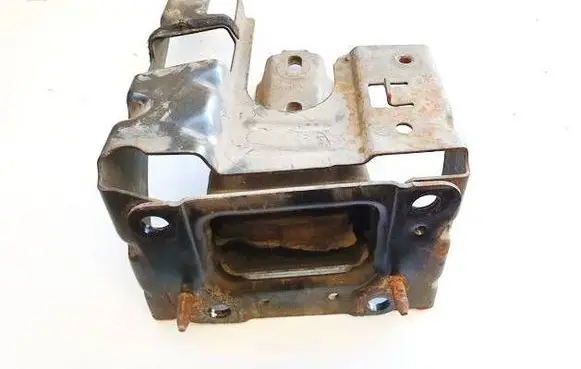 Engine mount bracket