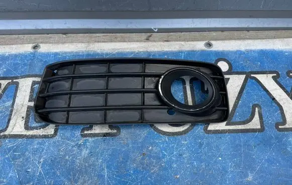 Audi A5 8T 8F Front bumper lower grill 8T0807681B