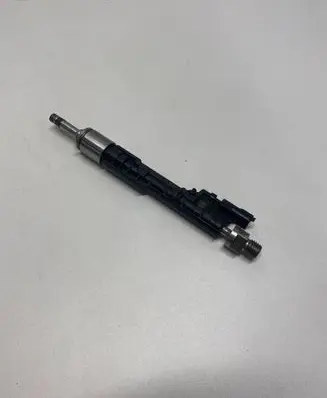 BMW M4 F82 F83 Fuel injector 0261500186 PA6635GF 1501162006