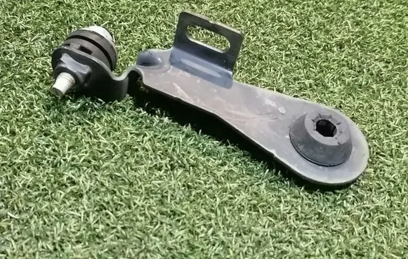 Renault Trafic III (X82) Power steering pump mounting bracket 165385971R 93451663