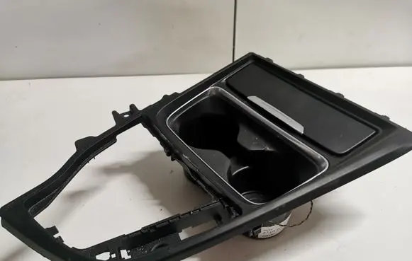 Cup holder front