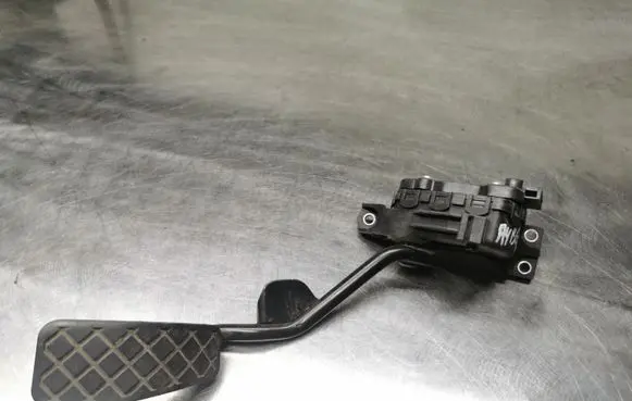 Audi A4 S4 B6 8E 8H Accelerator throttle pedal 8E2721523A