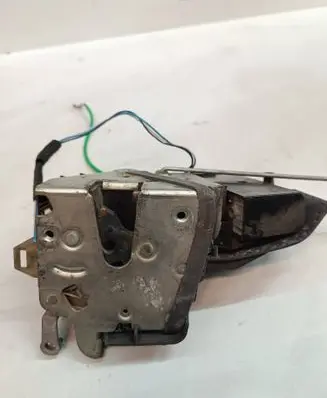BMW 5 E39 Front door lock 82350969
