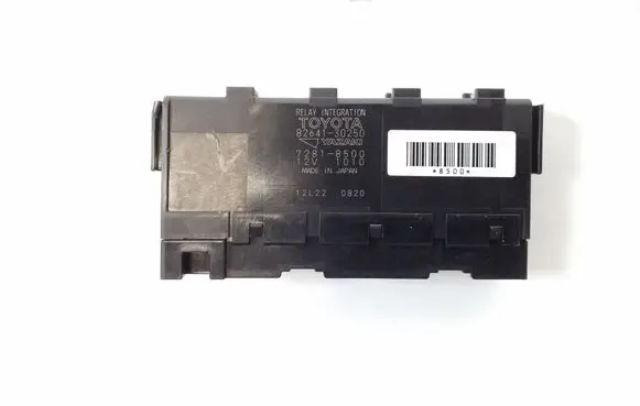 Lexus IS 220D-250-350 Fuse module 8264130250