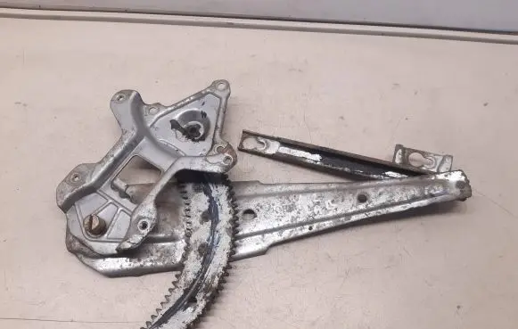 Honda CR-V Rear window lifting mechanism without motor S10RR
