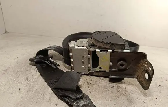 Volkswagen Amarok Middle seatbelt (rear) 