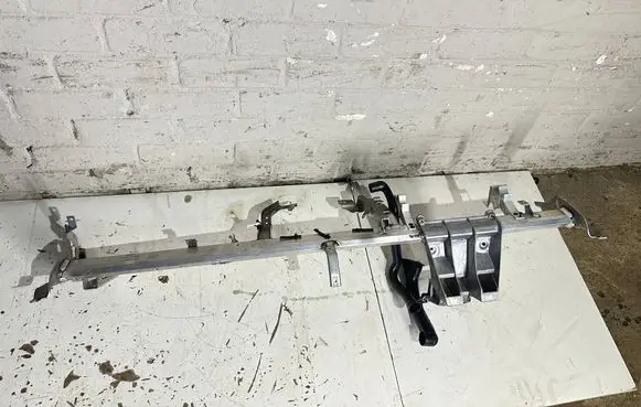 Mercedes-Benz C W204 Dashboard cross member/frame bar 204628156