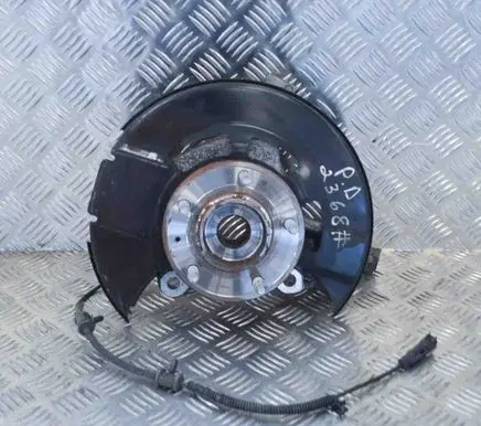 Opel Zafira C Front wheel hub 13583479