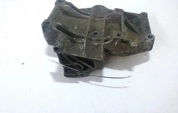 Volkswagen PASSAT B5 Engine mounting bracket 028260885a