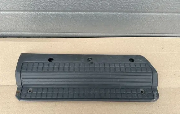 Nissan Patrol Y60 Rear sill trim cover 7695306J00
