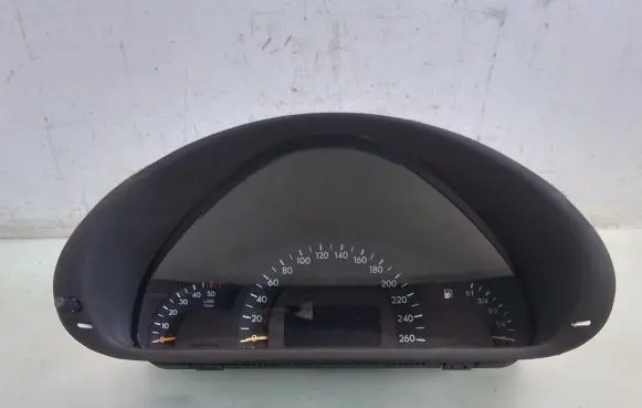 Mercedes-Benz C W203 Speedometer (instrument cluster) 88311323