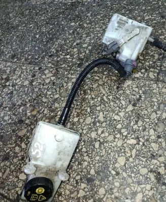 Brake fluid reservoir