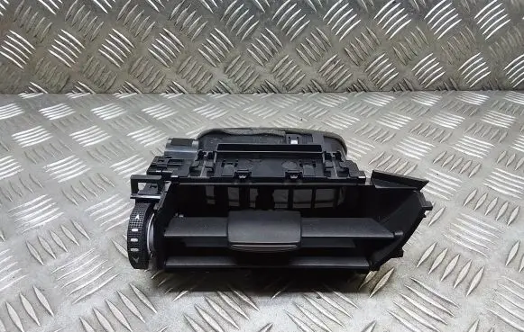 Lexus ES 250 - 300 - 330 Dash center air vent grill 556603320 5568733020