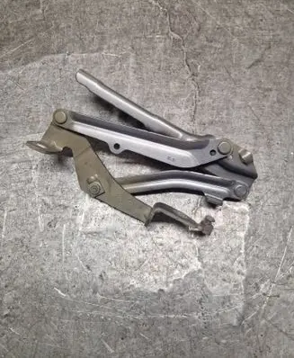 Peugeot 3008 II Engine bonnet/hood hinges 9814189880