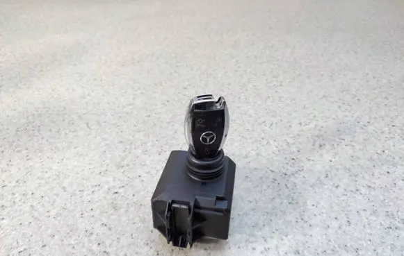 Mercedes-Benz E A207 Ignition lock A2189054701