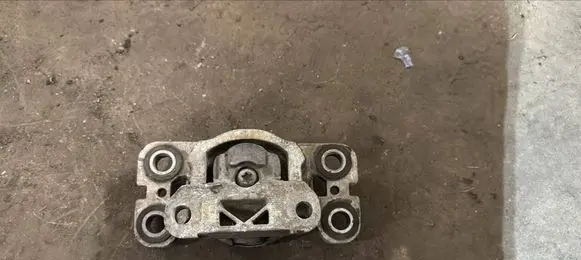 Volvo S80 Engine mount bracket 8G9N7M121BA