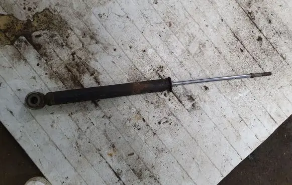 Toyota Avensis Verso Rear shock absorber/damper NOCODE
