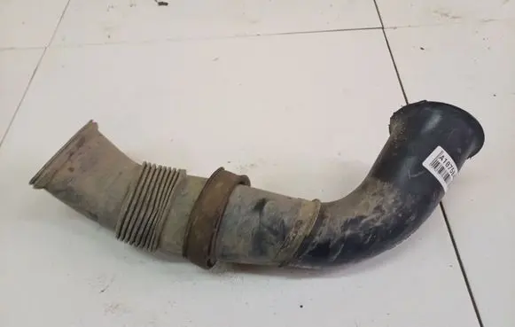 Air intake hose/pipe