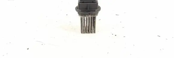 Mercedes-Benz C W204 Heater blower fan relay 2048707710 A2048707710
