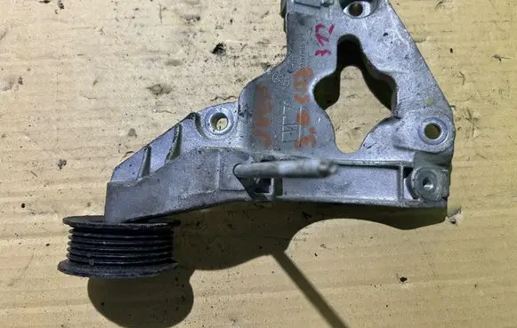 Jeep Grand Cherokee A/C compressor mount bracket VMMT03
