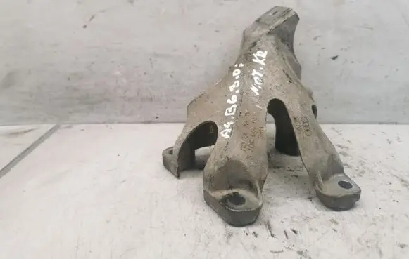 Audi A4 S4 B6 8E 8H Engine mounting bracket 8E0199307E
