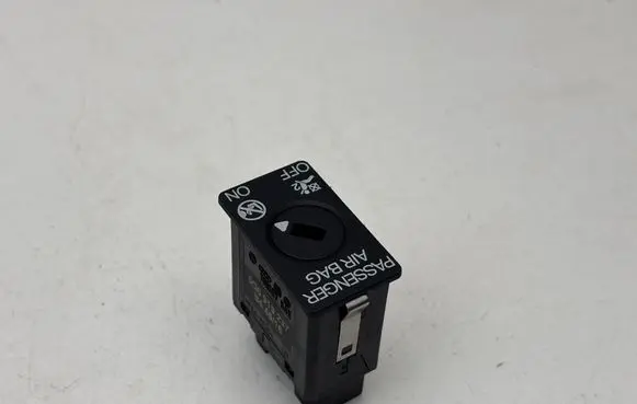 Volkswagen PASSAT B8 Passenger airbag on/off switch 5Q0919237